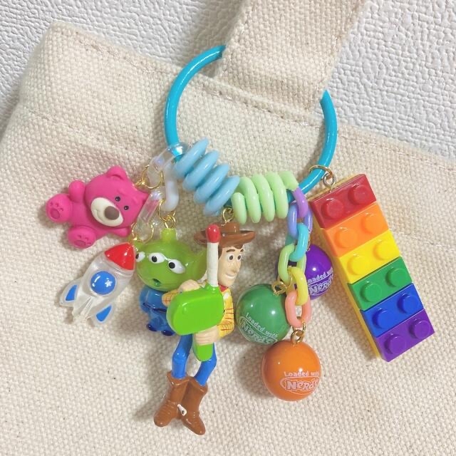 Disney(ディズニー)のじゃらじゃらキーホルダー🌈カウボーイ ハンドメイドのアクセサリー(キーホルダー/ストラップ)の商品写真