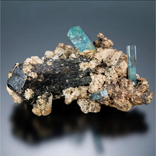 ナミビア エロンゴ アクアマリン B669 天然石 原石 鉱物標本 鉱石 緑柱石