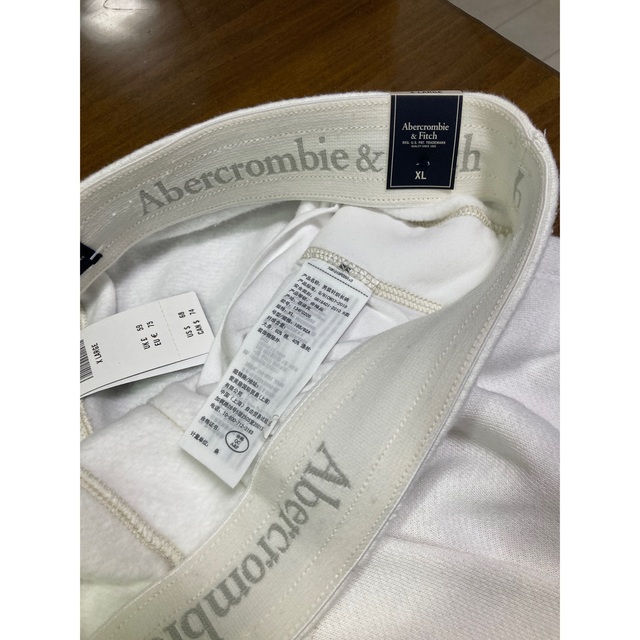 Abercrombie&Fitch(アバクロンビーアンドフィッチ)のアバクロスエット　白 メンズのトップス(スウェット)の商品写真