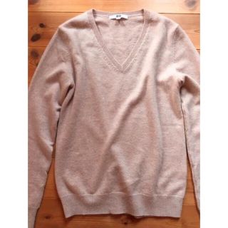 美品【カシミヤ100%】ユニクロ Vネック ニット セーター ピンクベージュ S