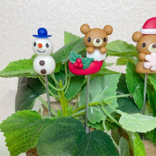 ハンドメイド　ガーデンピック　クマちゃんのクリスマスピック　多肉植物 ハンドメイドのフラワー/ガーデン(その他)の商品写真