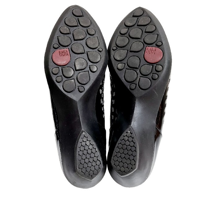 fitfit(フィットフィット)の【fitfit】カットワークエナメルパンプス低反発外反母趾黒 レディースの靴/シューズ(ハイヒール/パンプス)の商品写真