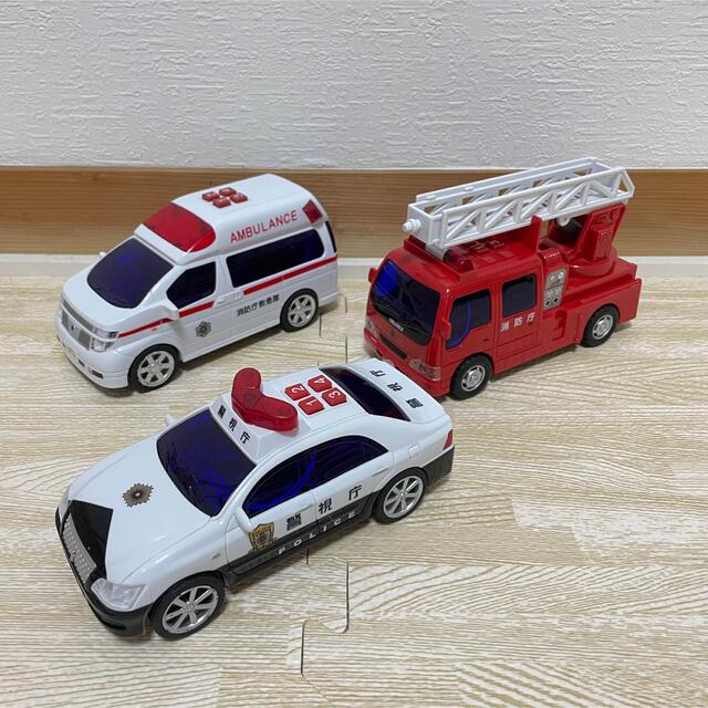 トイザらス限定 緊急車両 3台セット キッズ/ベビー/マタニティのおもちゃ(電車のおもちゃ/車)の商品写真