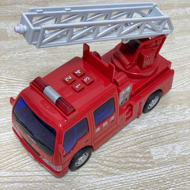 トイザらス限定 緊急車両 3台セット キッズ/ベビー/マタニティのおもちゃ(電車のおもちゃ/車)の商品写真