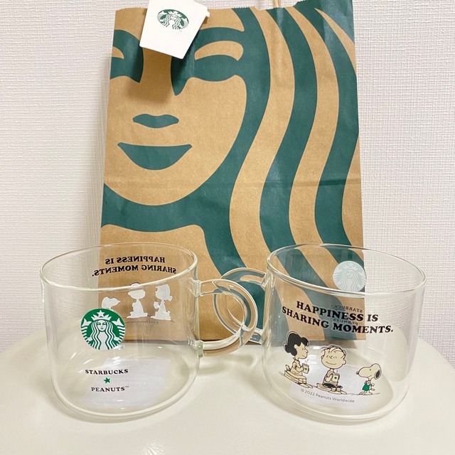 Starbucks Coffee(スターバックスコーヒー)の2個セット スターバックス × スヌーピー グラスマグカップ 送料込み インテリア/住まい/日用品のキッチン/食器(グラス/カップ)の商品写真