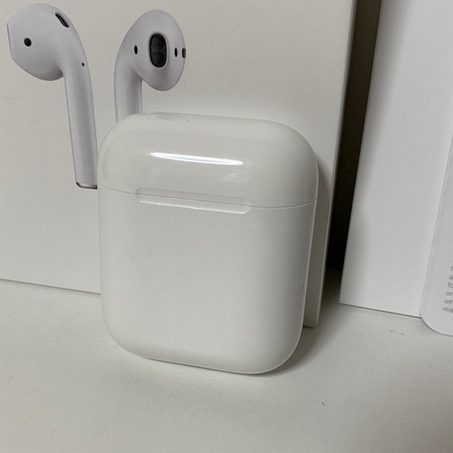 Apple AirPods（エアポッド） 第1世代 スマホ/家電/カメラのオーディオ機器(ヘッドフォン/イヤフォン)の商品写真