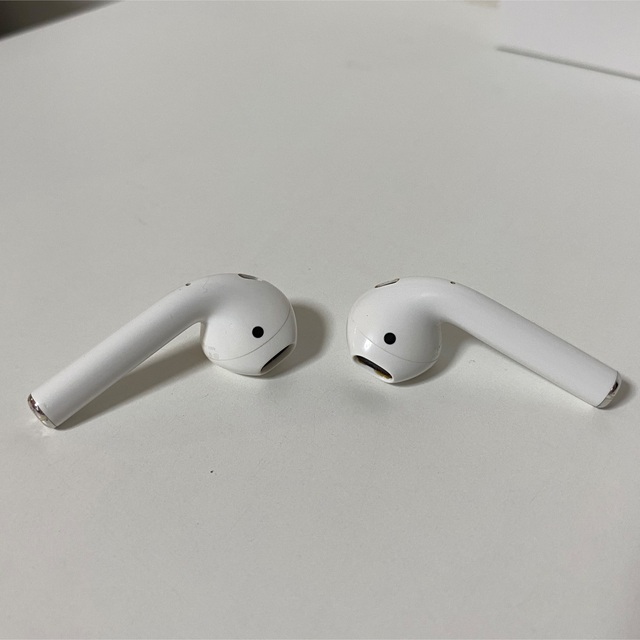 Apple AirPods（エアポッド） 第1世代 スマホ/家電/カメラのオーディオ機器(ヘッドフォン/イヤフォン)の商品写真