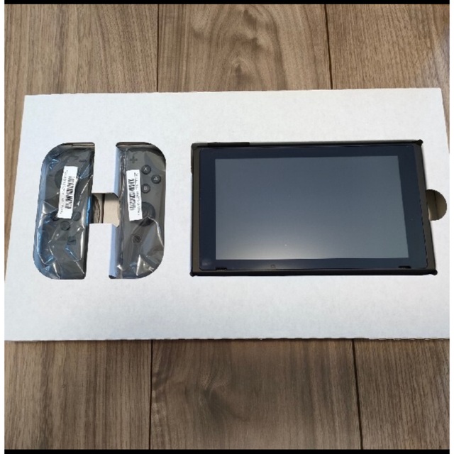 値引き！23日まで！　ほぼ新品　新型　Nintendo Switch 本体