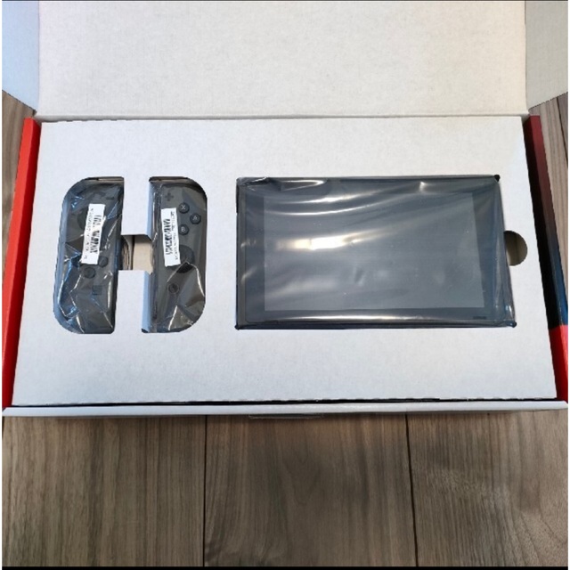 値引き！23日まで！　ほぼ新品　新型　Nintendo Switch 本体