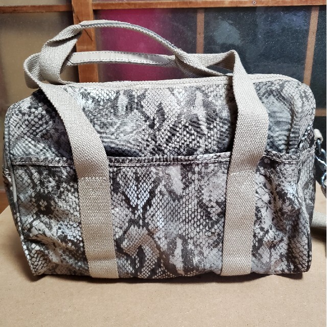 kipling - Kipling 2wayショルダーバック、ヘビ柄珍しい柄です。の通販