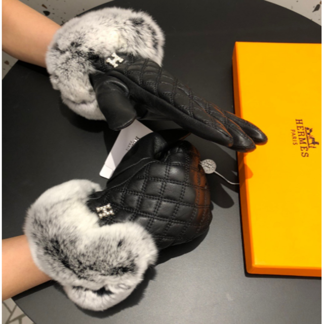 爆買い国産 Hermes エルメスhermes秋冬の怠け者ウサギの毛皮のヒツジの革の菱手袋の通販 by イツキ's shop|エルメスならラクマ
