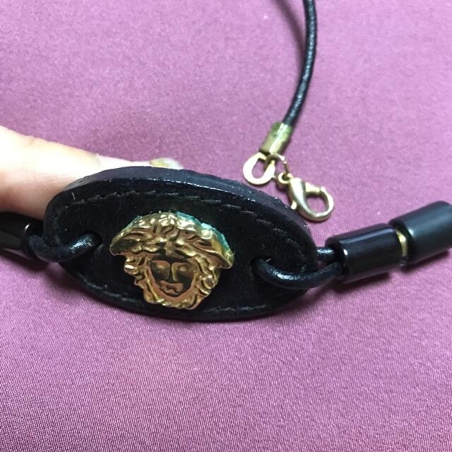 VERSACE(ヴェルサーチ)のヴィンテージ　VERSACEベルサーチ　レザー　チョーカーネックレス レディースのアクセサリー(ネックレス)の商品写真