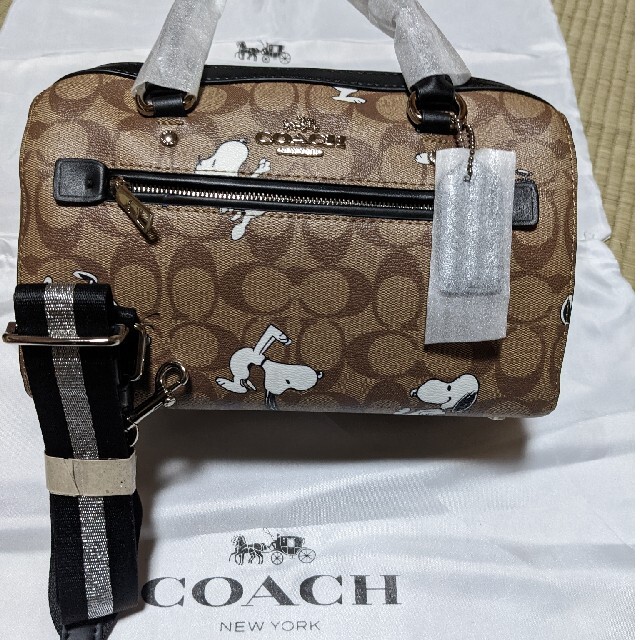 COACH(コーチ)のCOACH  ミニバッグ　シグネチャー　スヌーピー レディースのバッグ(ハンドバッグ)の商品写真