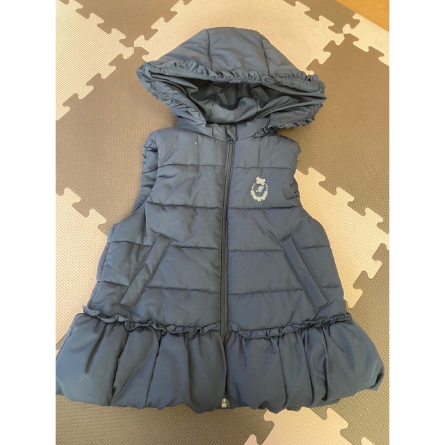 BeBe(ベベ)のBeBe ベスト　130 キッズ/ベビー/マタニティのキッズ服女の子用(90cm~)(ジャケット/上着)の商品写真