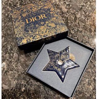 ディオール(Dior)のDIOR 2022 ホリデー限定　星チャーム　ショッパー付き(チャーム)