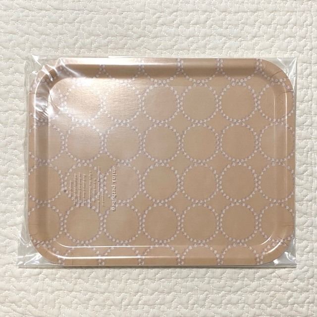 mina perhonen(ミナペルホネン)の【新品】mina perhonen トレイ　大　tambourine beige インテリア/住まい/日用品のキッチン/食器(テーブル用品)の商品写真