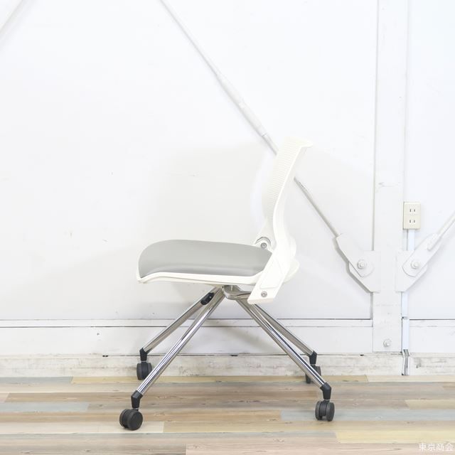 オカムラ　クリール　ネスティングチェア　グレー　2011年製 インテリア/住まい/日用品のオフィス家具(オフィスチェア)の商品写真