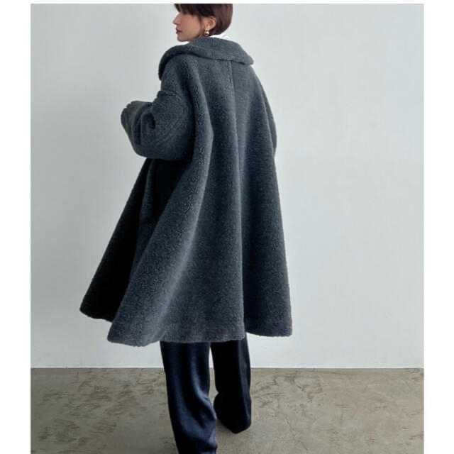 CLANE(クラネ)の定価　CLANE VOLUME FLARE BOA COAT グレー　サイズ１ レディースのジャケット/アウター(ロングコート)の商品写真