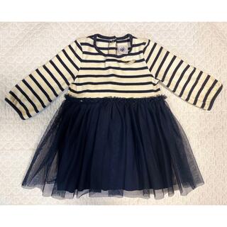 プチバトー(PETIT BATEAU)のプチバトー　長袖ボーダーワンピース　チュール　ネイビー　74cm 12m(ワンピース)