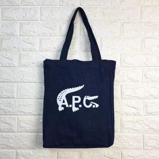 A.P.C - 今期A.P.C.×ラコステ コラボ ビッグロゴインディゴ縦型トート A.P.C - 今期A.P.C.×ラコステ コラボ ビッグロゴインディゴ縦型トート