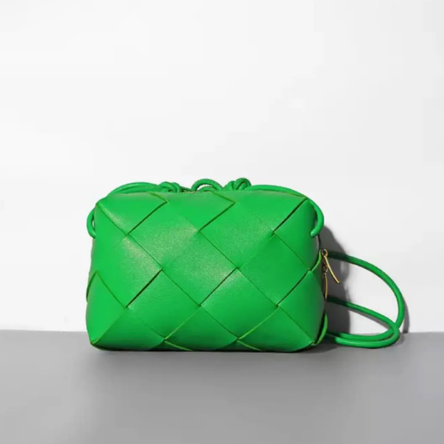 【新品】ショルダーバッグ　グリーン レディースのバッグ(ショルダーバッグ)の商品写真