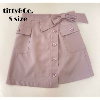 ティティアンドコー(titty&co)の【最終価格・美品】titty&Co.／リボン付き　ミニスカート　くすみ　ピンク(ミニスカート)