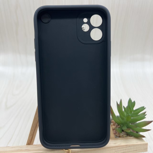 新品　iPhone 11ケース 花柄 韓国 カメリアケース　大花柄ブラック スマホ/家電/カメラのスマホアクセサリー(iPhoneケース)の商品写真