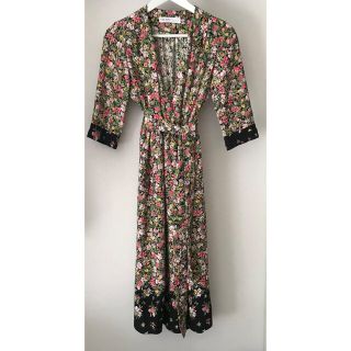 ザラ(ZARA)のザラ・人気完売商品・ロングワンピース・羽織り・２way・花柄・新品・XS-M(ロングワンピース/マキシワンピース)