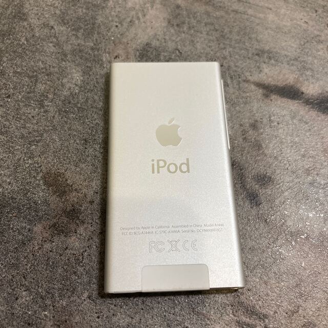 iPod(アイポッド)の38153T iPod nano7世代　16GB シルバー　中古品　比較的美品 スマホ/家電/カメラのオーディオ機器(ポータブルプレーヤー)の商品写真