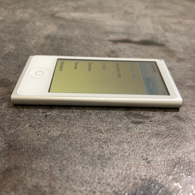 iPod(アイポッド)の38153T iPod nano7世代　16GB シルバー　中古品　比較的美品 スマホ/家電/カメラのオーディオ機器(ポータブルプレーヤー)の商品写真