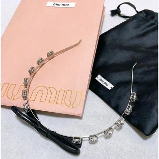 ミュウミュウ(miumiu)のmiumiuカチューシャ（クリスタルボウ付きヘッドバンド）(その他)