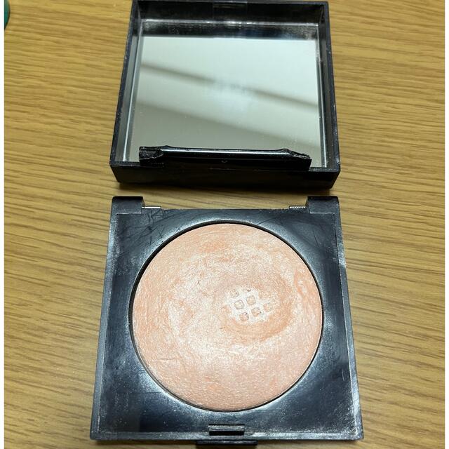 laura mercier(ローラメルシエ)の中古品　ローラメルシエマットラディアンスベイクドパウダー　ハイライト　01 コスメ/美容のベースメイク/化粧品(フェイスカラー)の商品写真