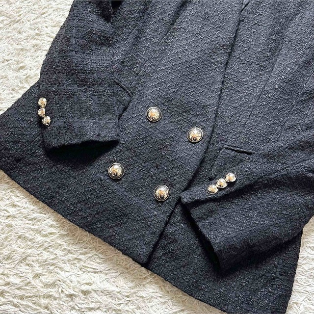 ZARA(ザラ)の美品ꕤZARA ノーカラージャケット ダブル 金ボタン ツイード 黒 USM レディースのジャケット/アウター(ノーカラージャケット)の商品写真