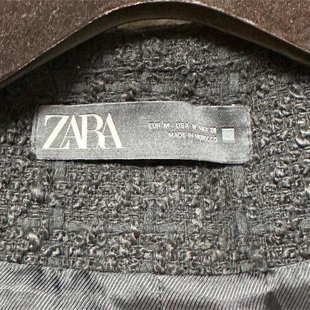 ZARA(ザラ)の美品ꕤZARA ノーカラージャケット ダブル 金ボタン ツイード 黒 USM レディースのジャケット/アウター(ノーカラージャケット)の商品写真