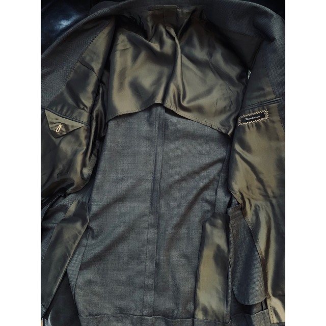 KITON(キトン)のSARTORIO  モダンなクラシックスーツ　極上のナポリスタイル　¥20万程 メンズのスーツ(セットアップ)の商品写真