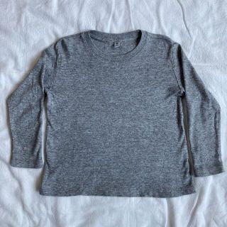 ユニクロ(UNIQLO)のUNIQLO  グレー　長袖カットソー　綿100%  110(Tシャツ/カットソー)