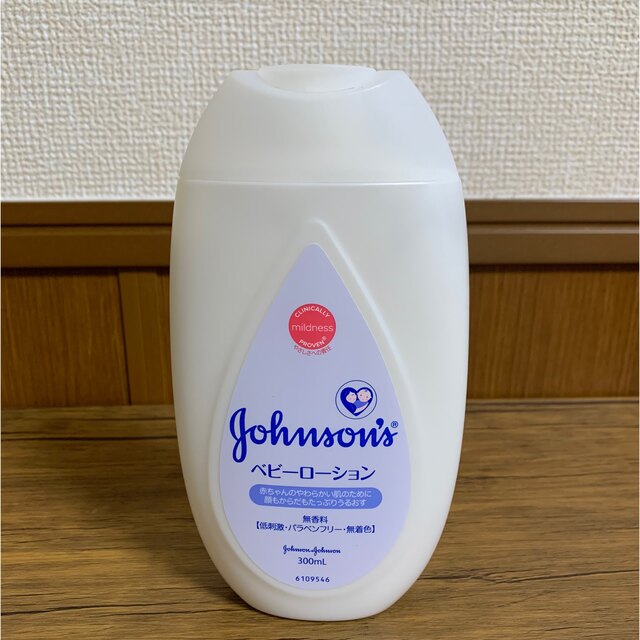 Johnson's(ジョンソン)のベビーローション　ジョンソンエンドジョンソン　300g キッズ/ベビー/マタニティの洗浄/衛生用品(ベビーローション)の商品写真