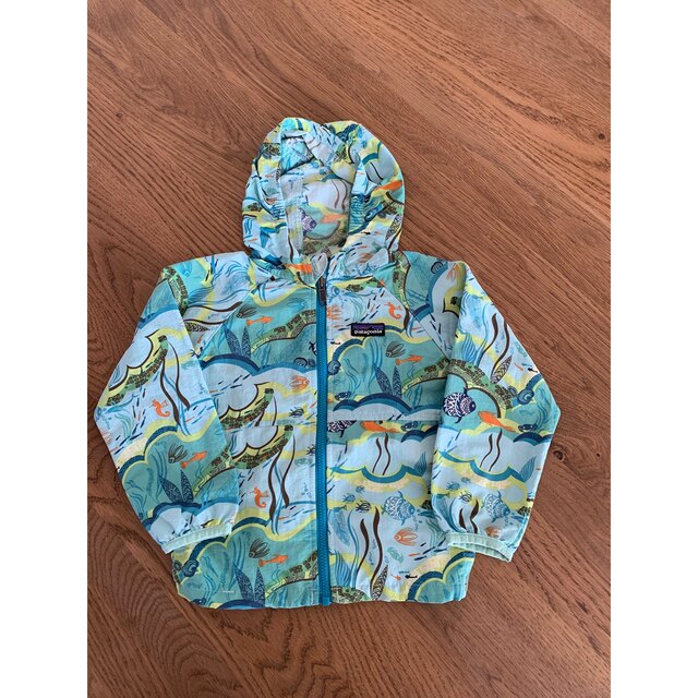 patagonia(パタゴニア)のpatagonia　マンウンテンパーカー　18M（80cm） キッズ/ベビー/マタニティのベビー服(~85cm)(ジャケット/コート)の商品写真