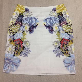 エイチアンドエム(H&M)の🌸送料無料🌸H&M 花柄 タイトスカート size38🌸(ひざ丈スカート)