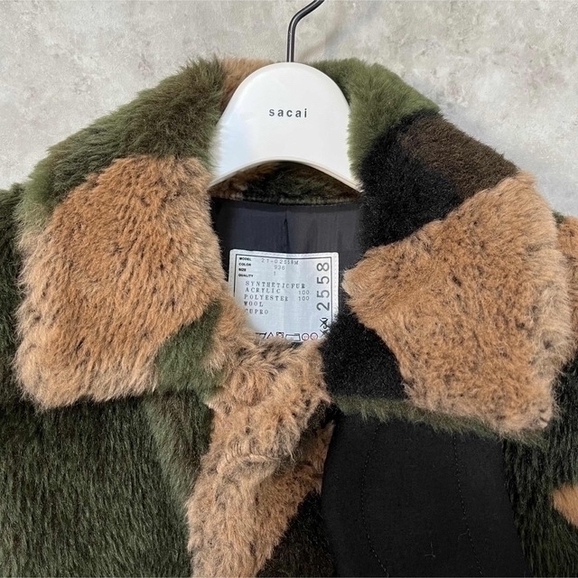 sacai(サカイ)のsacai×KAWS　21AWジャガードフェイクファーコート メンズのジャケット/アウター(その他)の商品写真