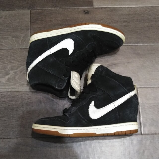 NIKE(ナイキ)のNIKE  DUNK SKY HIGH  23cm  インヒール レディースの靴/シューズ(スニーカー)の商品写真