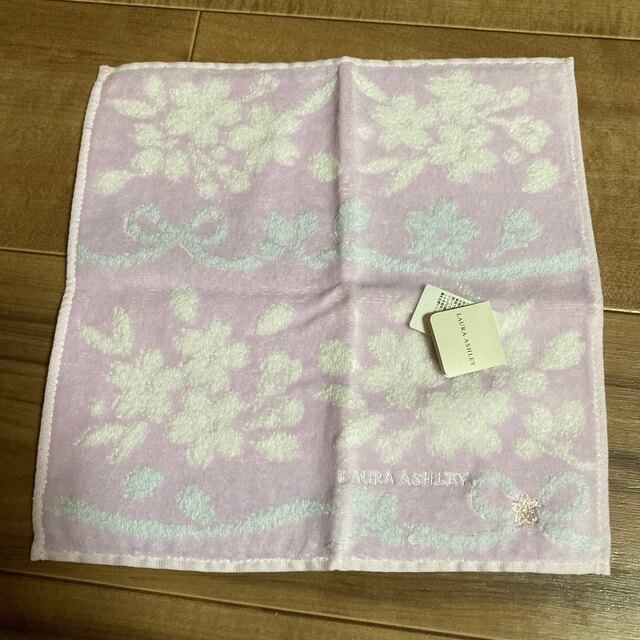 LAURA ASHLEY(ローラアシュレイ)の新品　LAURA ASHLEY  ハンカチ2枚セット レディースのファッション小物(ハンカチ)の商品写真