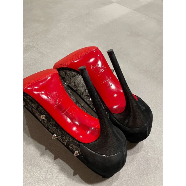 Christian Louboutin(クリスチャンルブタン)の美品 Christian Louboutin スパイク レース パンプス 35 レディースの靴/シューズ(ハイヒール/パンプス)の商品写真