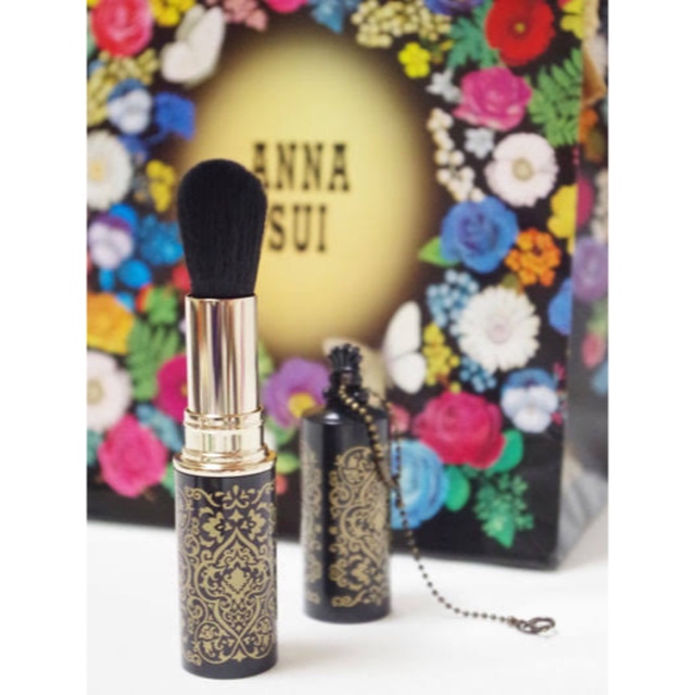 ANNA SUI(アナスイ)の【未使用】アナスイパウダーブラッシュ コスメ/美容のメイク道具/ケアグッズ(チーク/フェイスブラシ)の商品写真