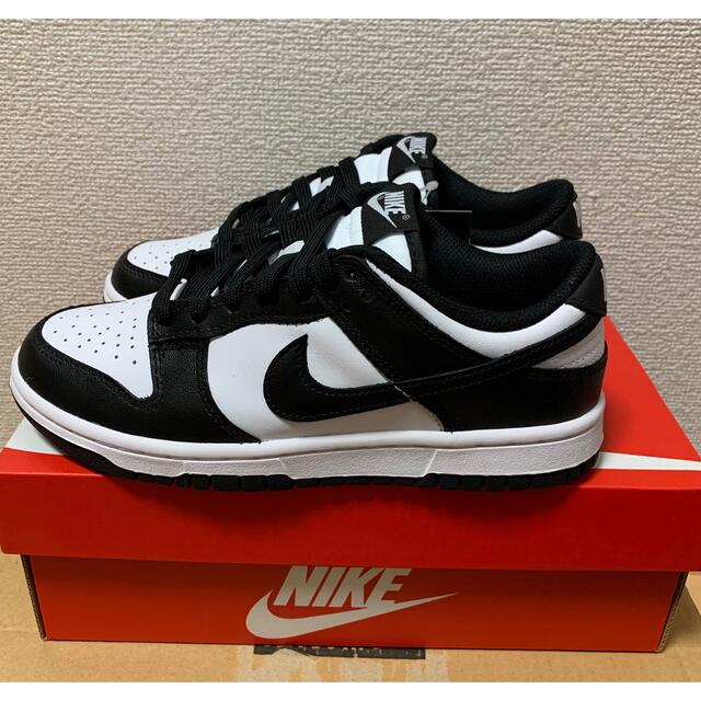 NIKE(ナイキ)のNike WMNS Dunk Low "White/Black" 23.5センチ レディースの靴/シューズ(スニーカー)の商品写真