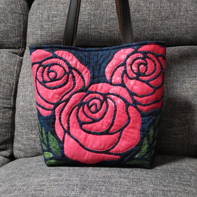 購入者が決まりました!ハンドメイド ハワイアンキルトバッグ (薔薇) 購入者が決まりました!ハンドメイド ハワイアンキルトバッグ (薔薇)