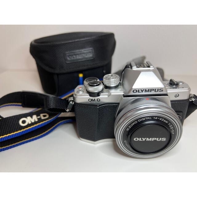 (新品、未使用品) オリンパス レンズ付き E-M10 デジタルカメラ