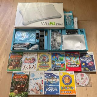 ウィー(Wii)のWii本体 wiifit ソフト(家庭用ゲーム機本体)