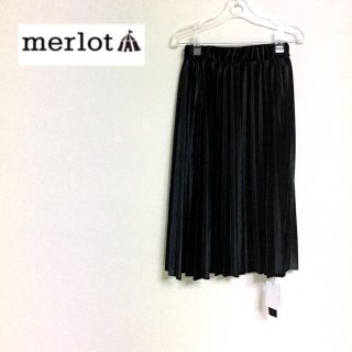 メルロー(merlot)のメルロー ミモレ丈ベロアプリーツスカート ブラック(ひざ丈スカート)