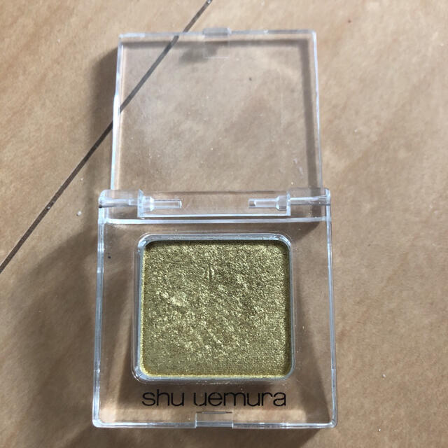 shu uemura(シュウウエムラ)のシュウ ウエムラ プレスド アイシャドー N  ME ゴールド 335 コスメ/美容のベースメイク/化粧品(アイシャドウ)の商品写真